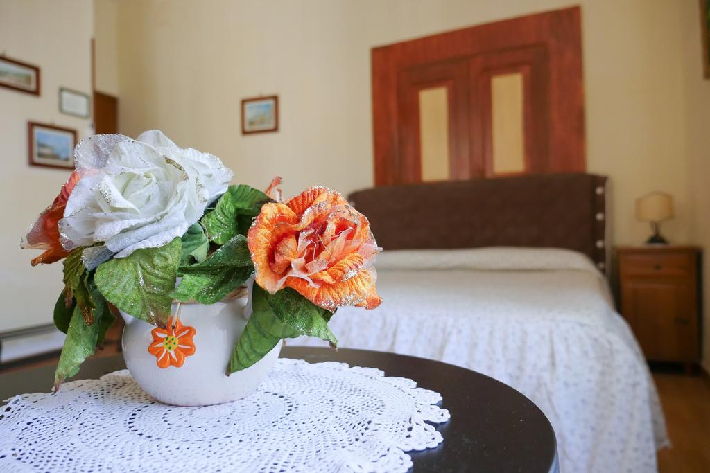 B&B Domus Gemi Napels Kamer foto