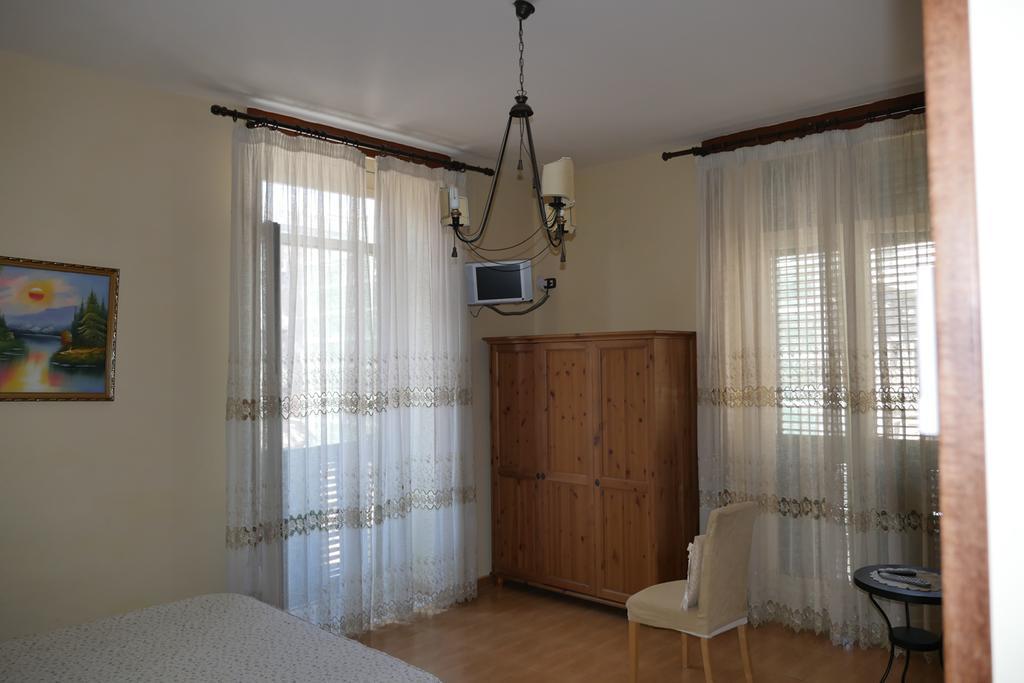 B&B Domus Gemi Napels Kamer foto