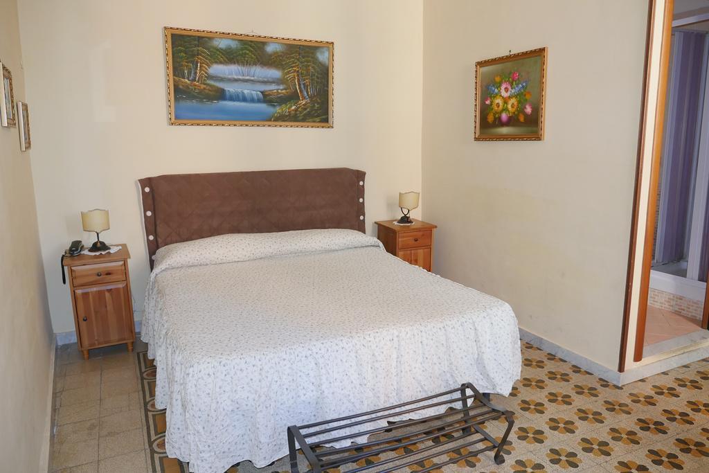B&B Domus Gemi Napels Kamer foto